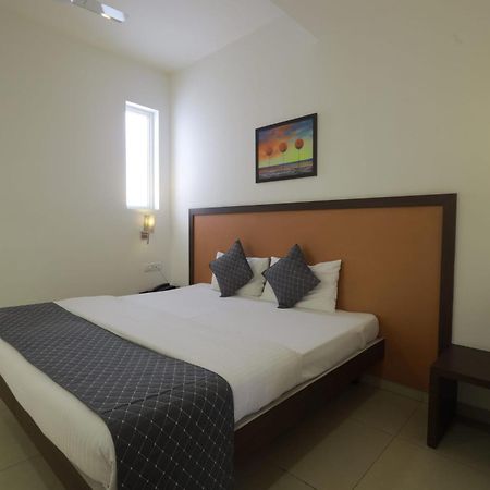 Ixora Suites Bangalore Exteriör bild