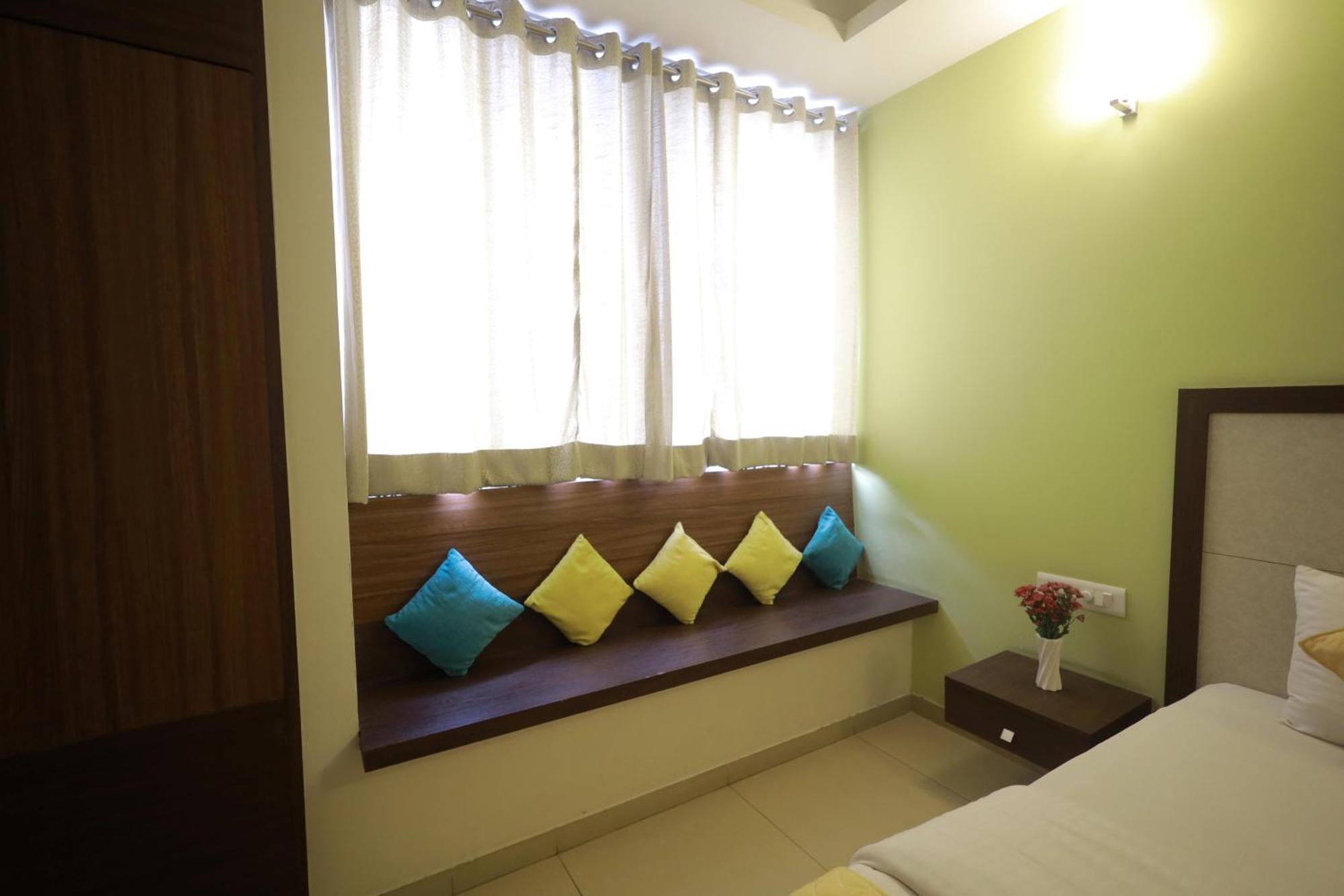 Ixora Suites Bangalore Exteriör bild