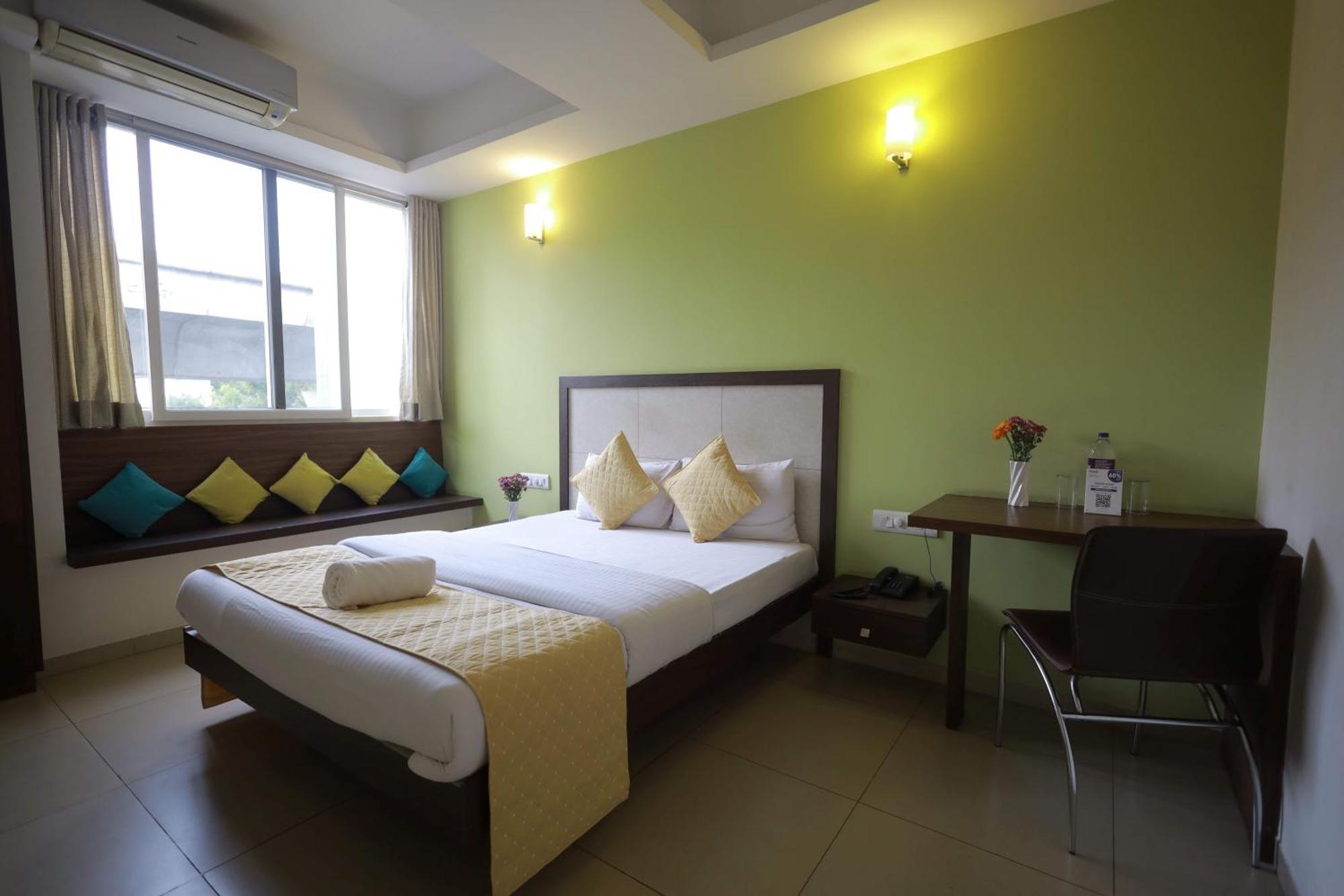 Ixora Suites Bangalore Exteriör bild
